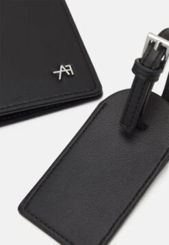 Anna Field Passport Case And Luggage Tag Set - Paspoorthouder - Black -Anna Field Verkoop 2024 3a491ff00f7a495fa8abceec7b9b8f16
