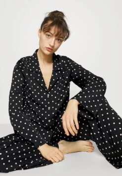 Anna Field Pyjama - Black/Off-White 11 Anna Field Pyjama - Black/Off-White -Anna Field Verkoop 2024 3de179e7501f4ce2bb86e225d46c386f
