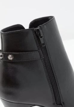 Anna Field Enkellaarsjes Met Hoge Hak - Black 13 Anna Field Enkellaarsjes Met Hoge Hak - Black -Anna Field Verkoop 2024 627c45f3a3864a60bb20dacd74439366