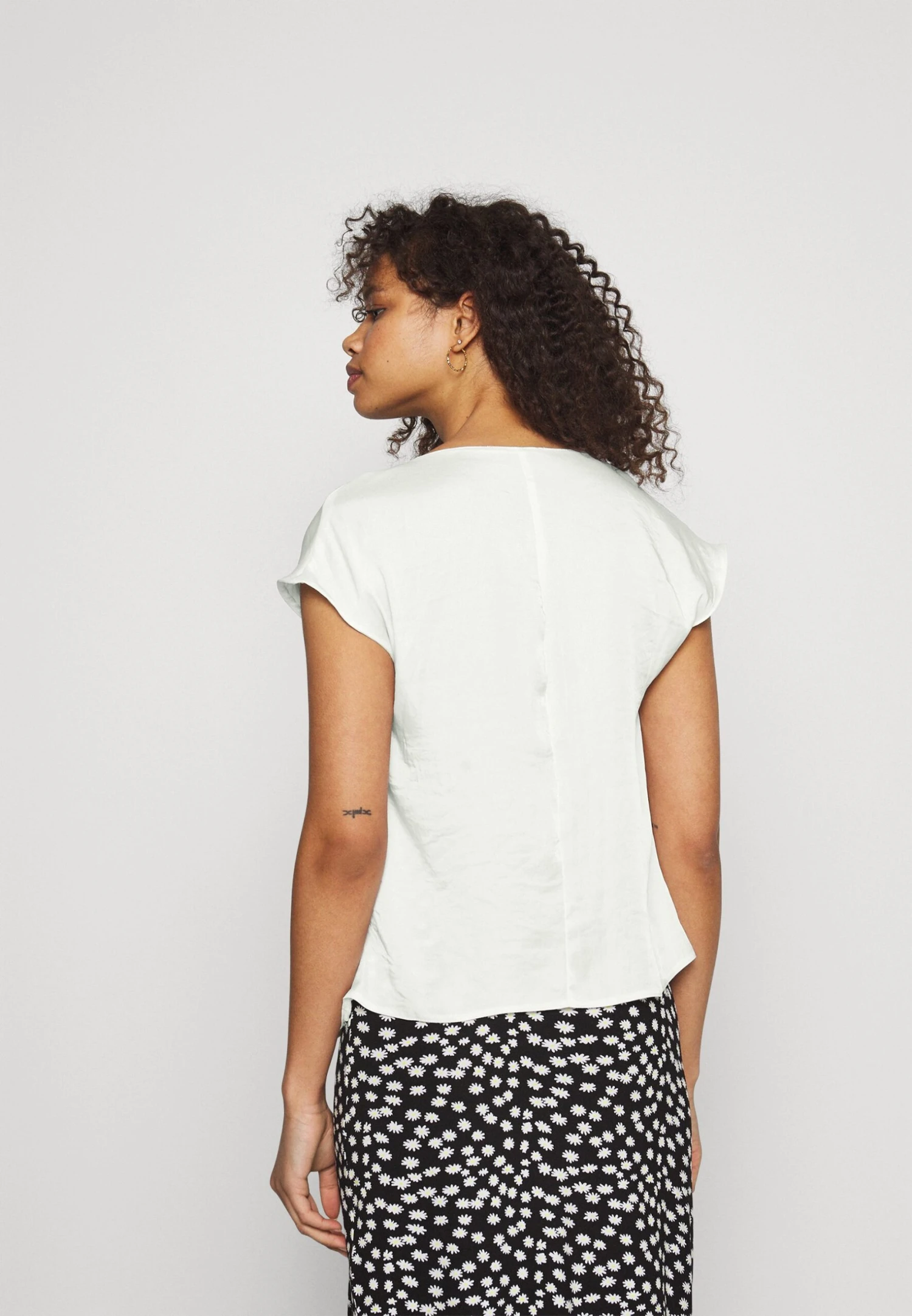 T-Shirt Basic - Off-White 3 T-Shirt Basic - Off-White - Afbeelding 3