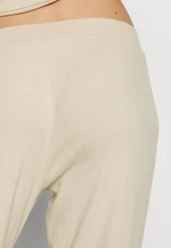 Anna Field Pyjama - Off-White -Anna Field Verkoop 2024 d12046b5d132415aa9645e8d17980ce0