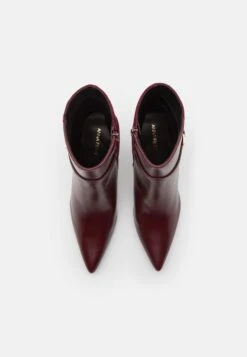 Anna Field Enkellaarsjes Met Hoge Hak - Bordeaux 9 Anna Field Enkellaarsjes Met Hoge Hak - Bordeaux -Anna Field Verkoop 2024 d6498e58dacb4538bc953780b5ae2bf9