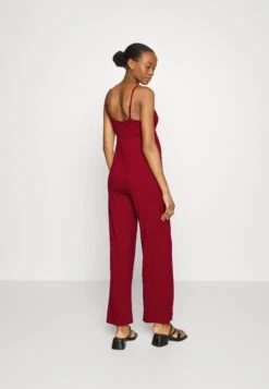 Strappy Drappy Cintered- Jumpsuit - Dark Red -Anna Field Verkoop 2024 d7cda58085144bcabd572b4af95a1e81