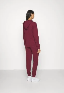 Set - Hoodie - Dark Red 9 Set - Hoodie - Dark Red -Anna Field Verkoop 2024 e64365e1251f4031bea6606d72b68c13